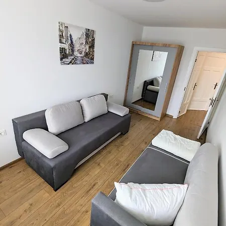 Lovely 2-bedroom Flat In The Heart Of