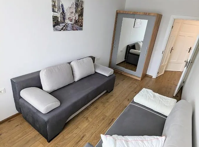 Lovely 2-bedroom Flat In The Heart Of